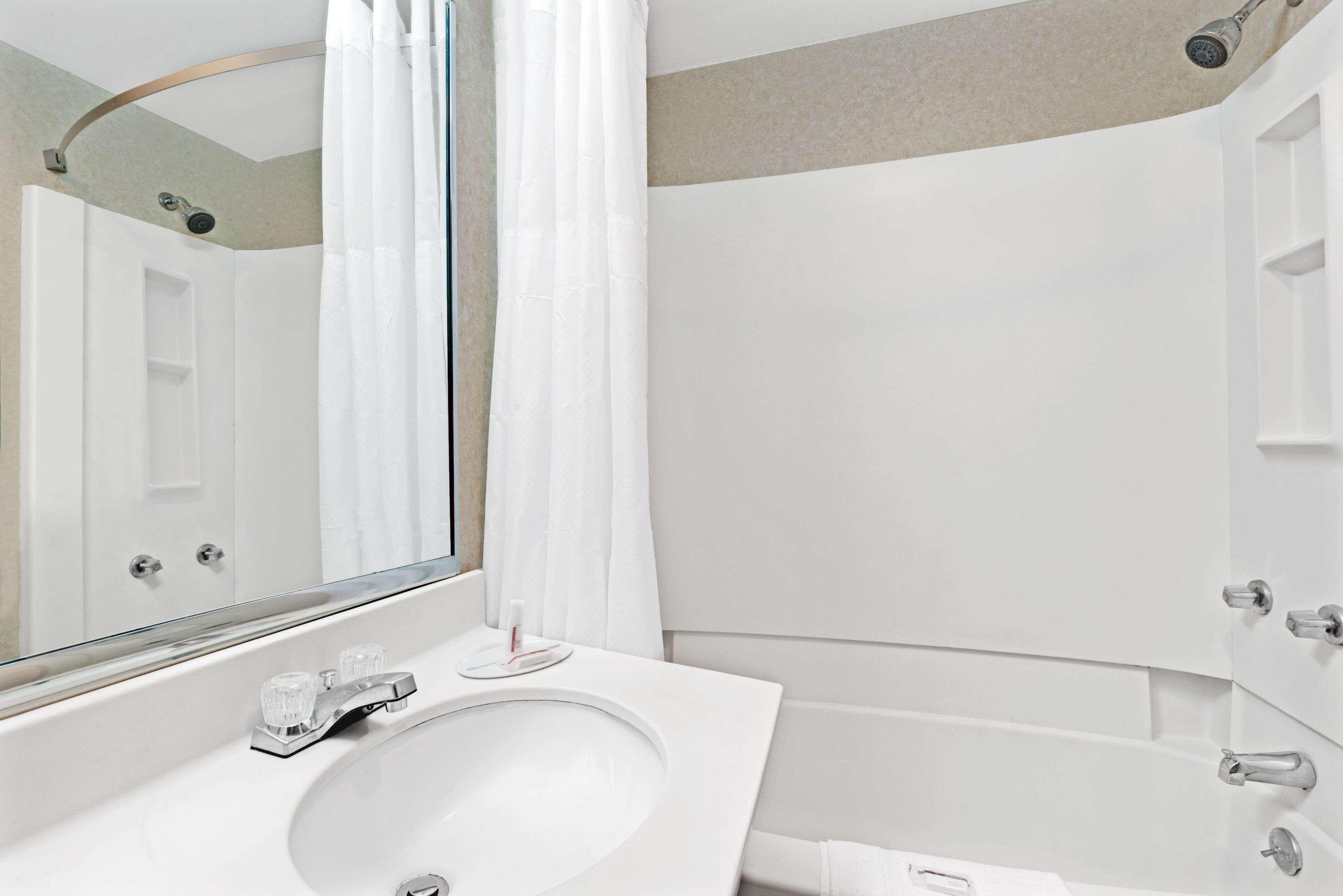 Super 8 By Wyndham Kenmore/Buffalo/Niagara Falls Area Bagian luar foto