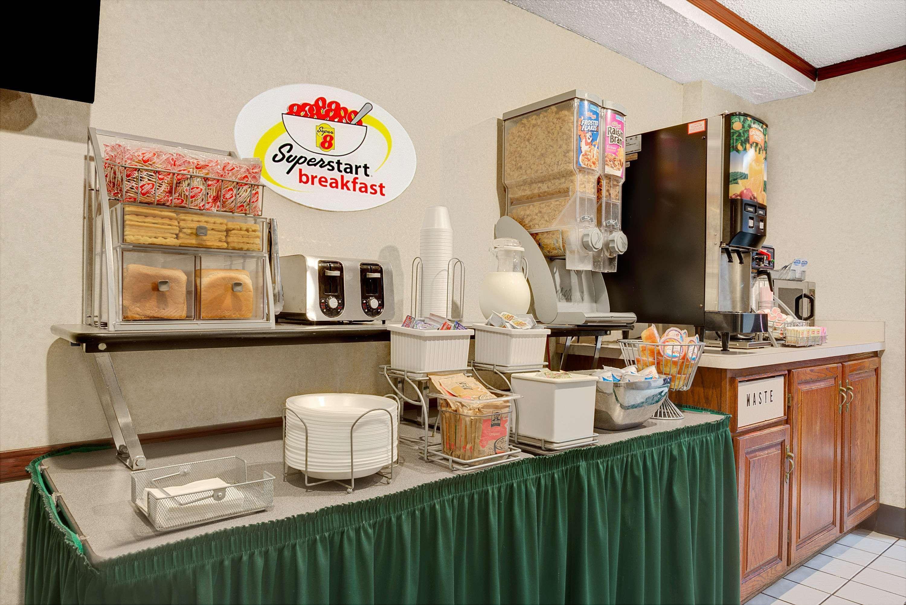 Super 8 By Wyndham Kenmore/Buffalo/Niagara Falls Area Bagian luar foto