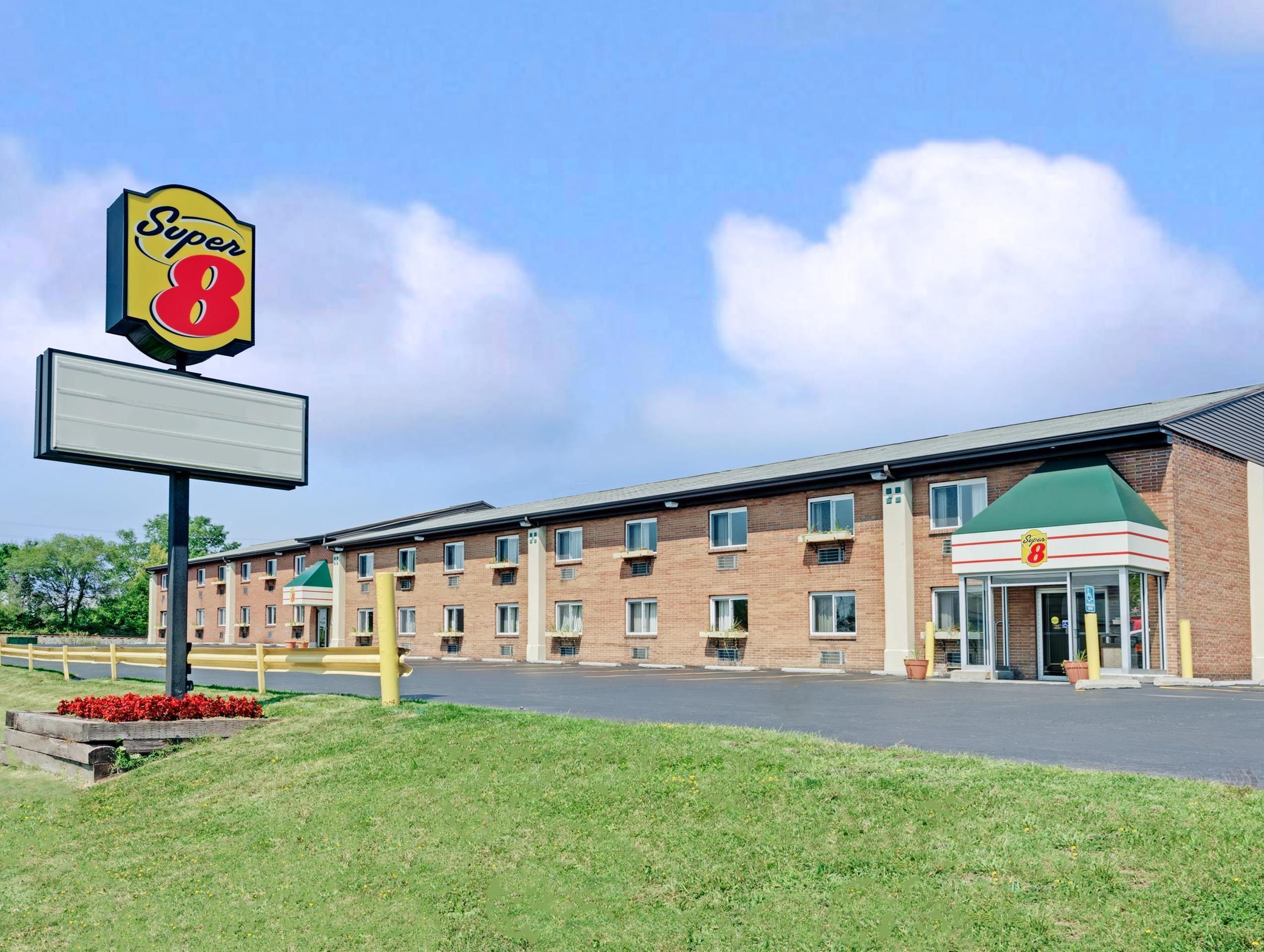 Super 8 By Wyndham Kenmore/Buffalo/Niagara Falls Area Bagian luar foto