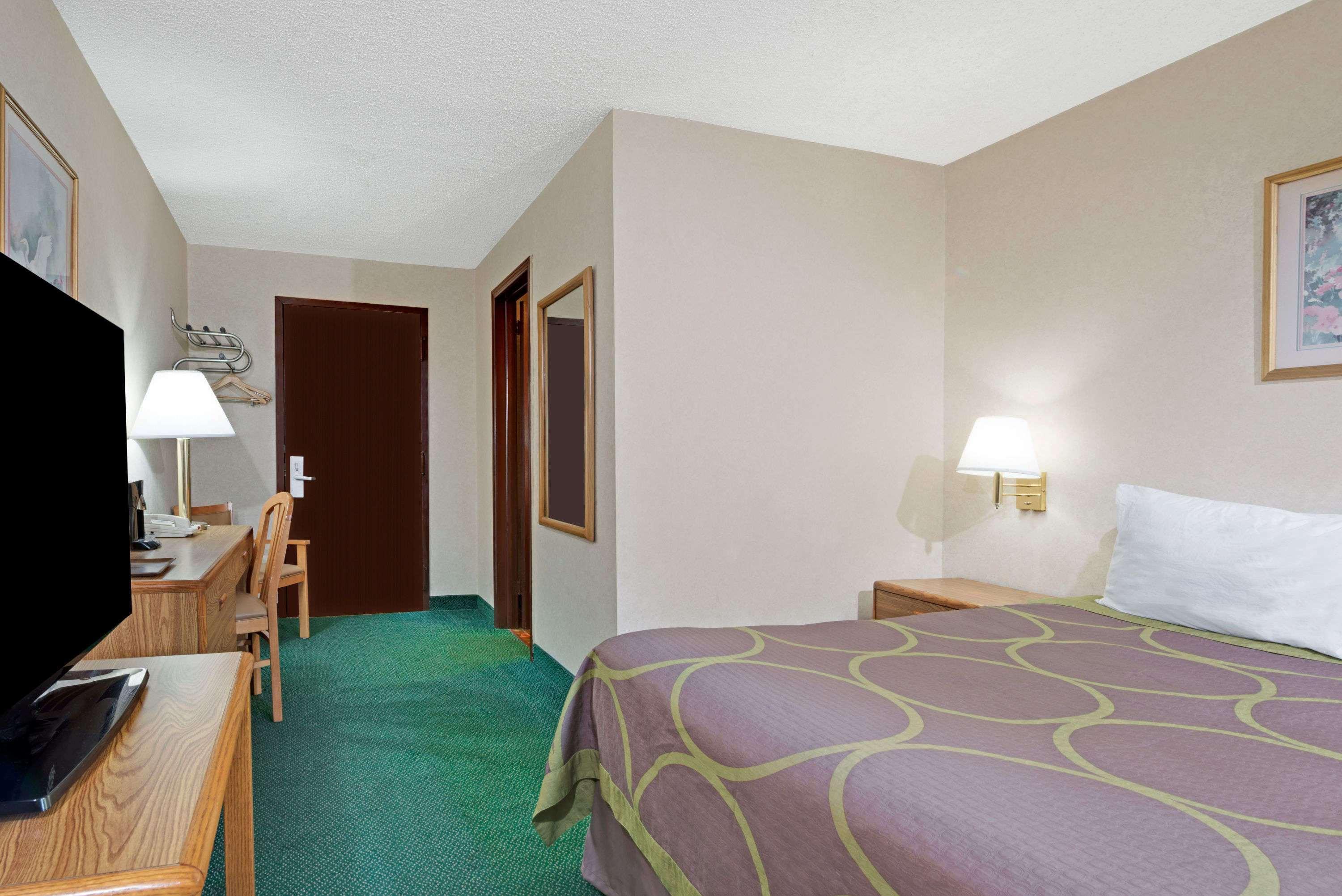 Super 8 By Wyndham Kenmore/Buffalo/Niagara Falls Area Bagian luar foto