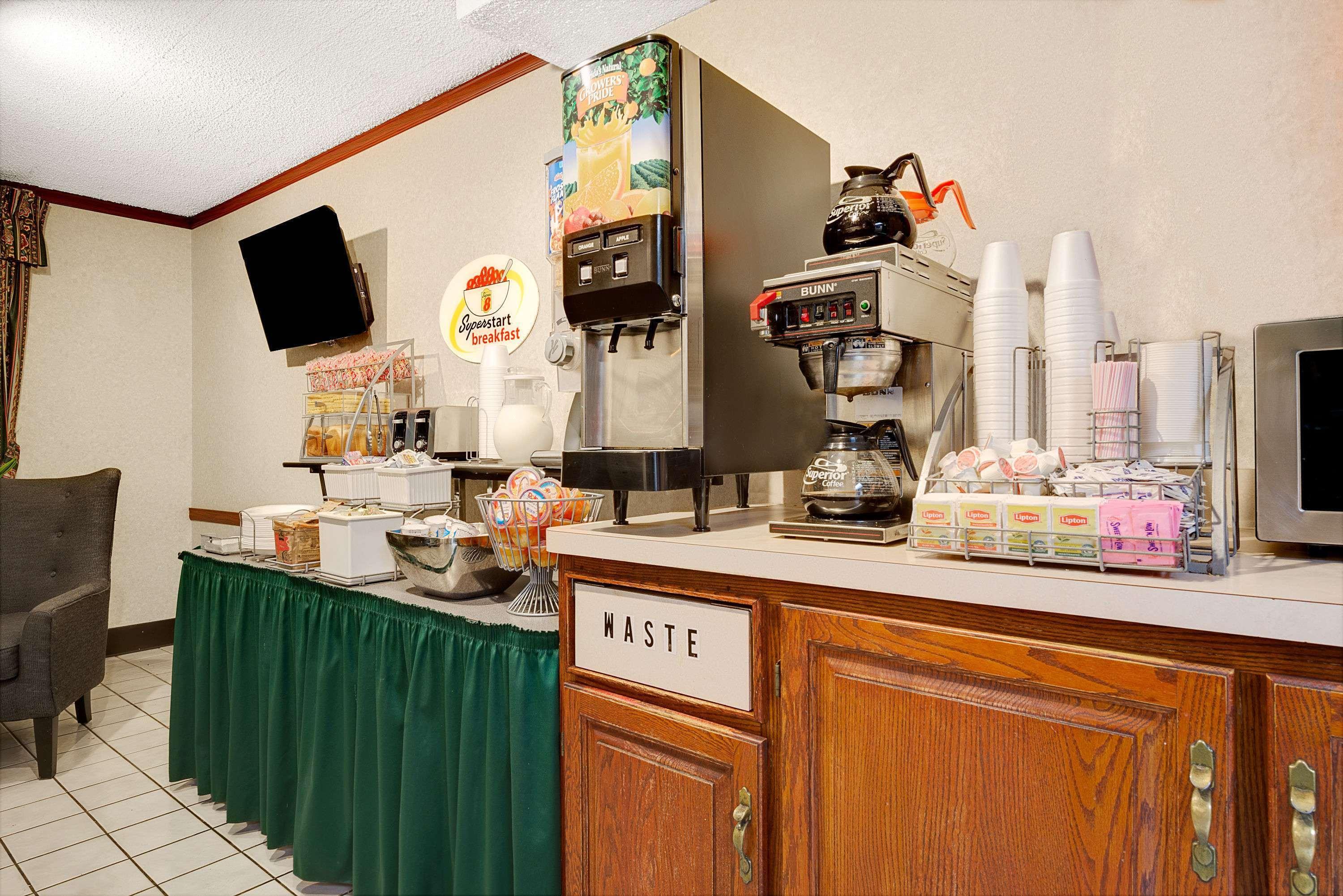 Super 8 By Wyndham Kenmore/Buffalo/Niagara Falls Area Bagian luar foto