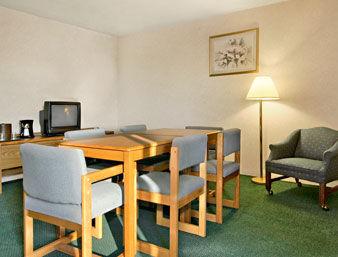 Super 8 By Wyndham Kenmore/Buffalo/Niagara Falls Area Bagian luar foto